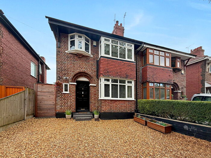 3 Bedroom Semi-Detached House For Sale In St. David Road, Wirral, CH62