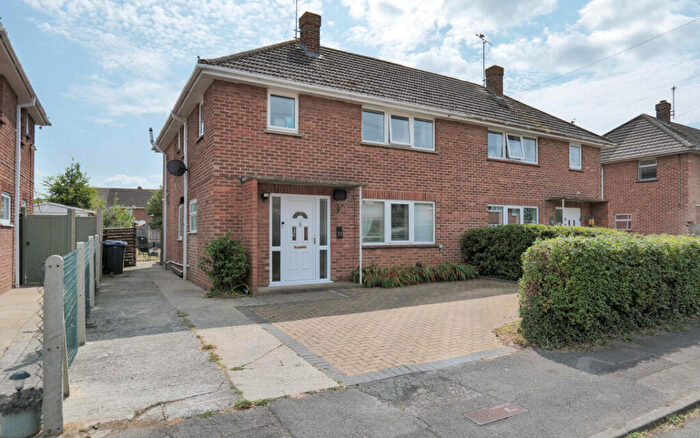 4 Bedroom Semi Detached House For Sale In Methuen Avenue, Melksham, SN12
