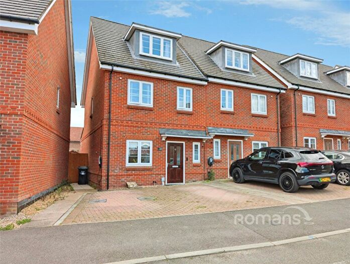 3 Bedroom Semi-Detached House For Sale In Repton Crescent, Earley, Reading, RG6
