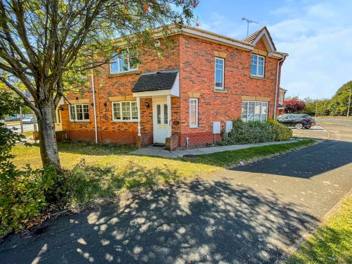 3 Bedroom Semi-Detached House To Rent In Severn Road, Halesowen, B63