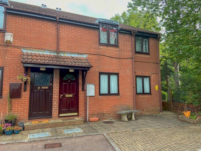 1 Bedroom Flat For Sale In Fairway View, Yeovil, Somerset, BA21