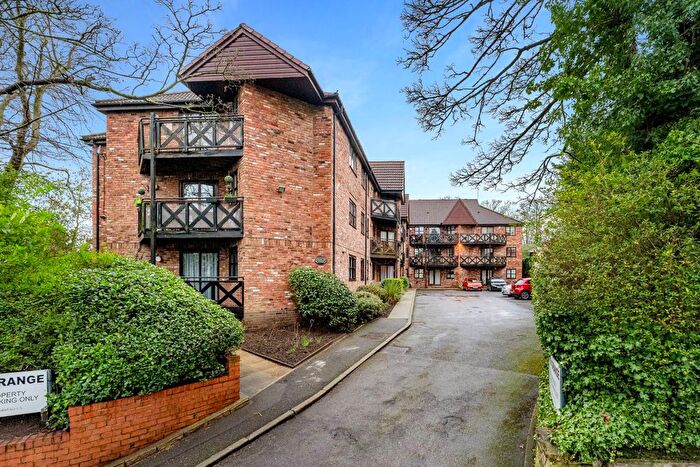 2 Bedroom Flat For Sale In Tower Grange, Salford, M7