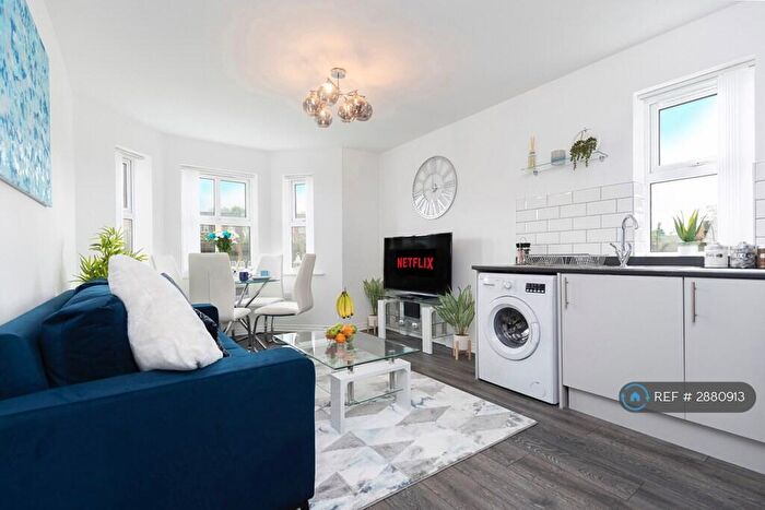 2 Bedroom Flat To Rent In Throstlenest Avenue, Darlington, DL1