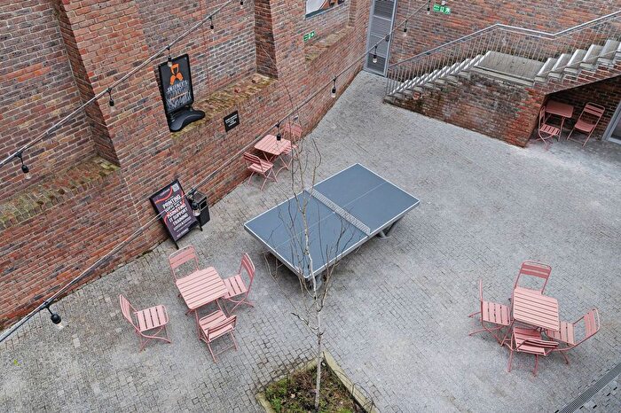 3 Bedroom Flat To Rent In Mapple Path, Hackney Downs, London, E5