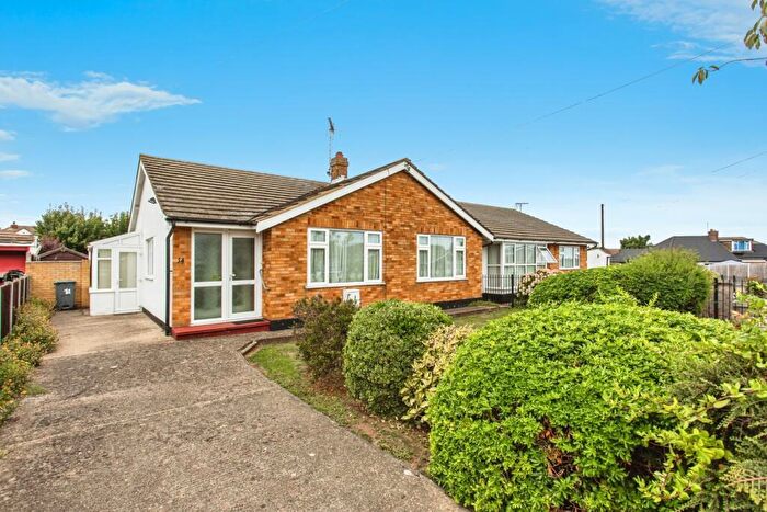 2 Bedroom Bungalow For Sale In Roedean Close, Southend-on-Sea, Essex, SS2