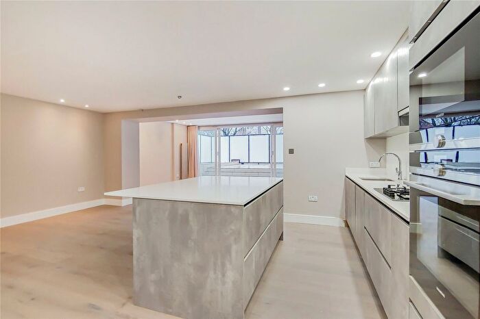 2 Bedroom Flat To Rent In Fitzjohns Avenue, London, NW3