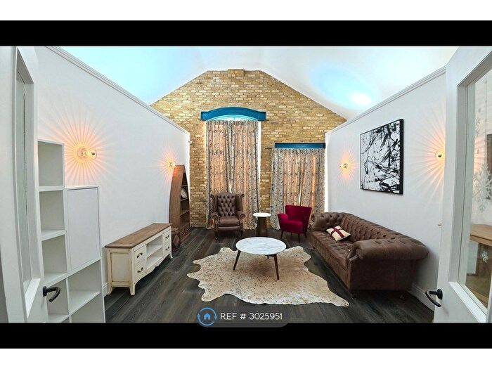 2 Bedroom Flat To Rent In Millennium Drive, London, E14