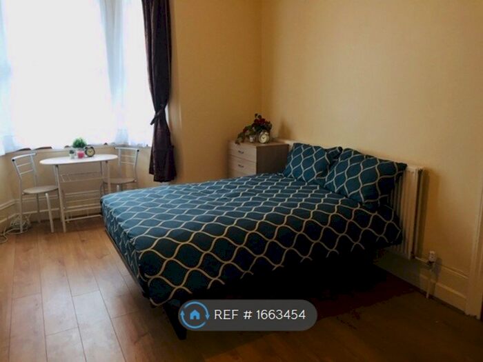 Studio To Rent In St. Pauls Road, London, N17