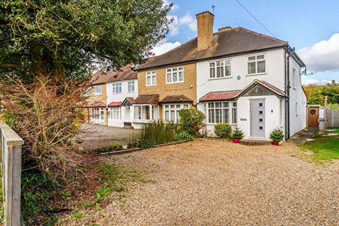 3 Bedroom Semi Detached House For Sale In Fairlawn Grove, Banstead, SM7