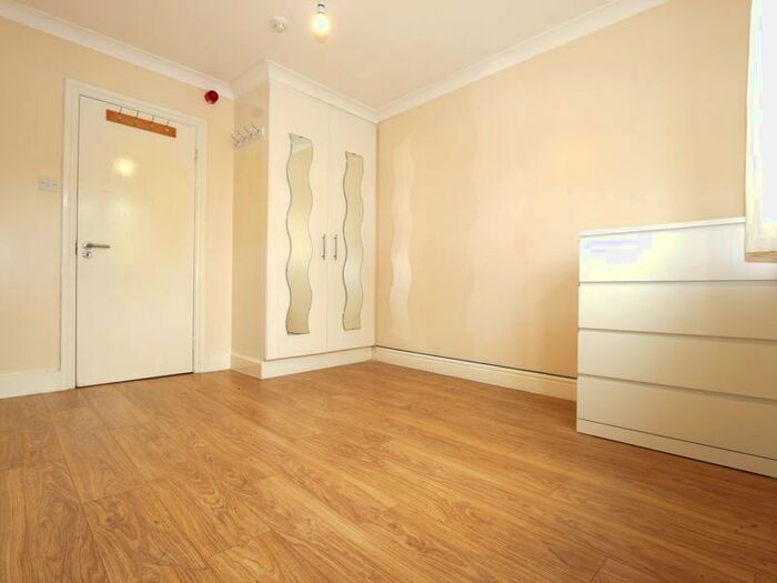 Studio To Rent In Willoughby Road, London, N8