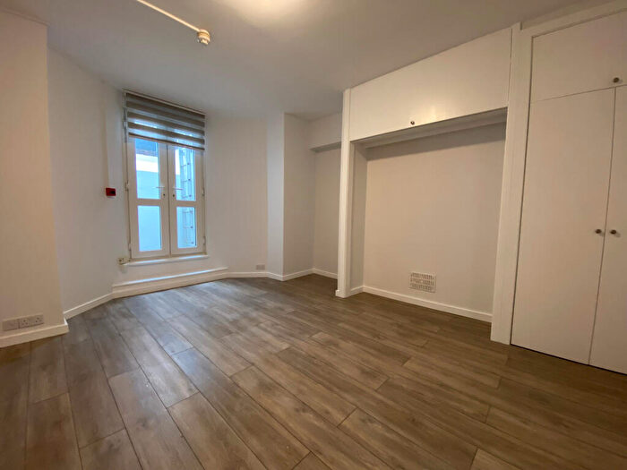 Flat To Rent In Bower Mount Road, Maidstone, ME16