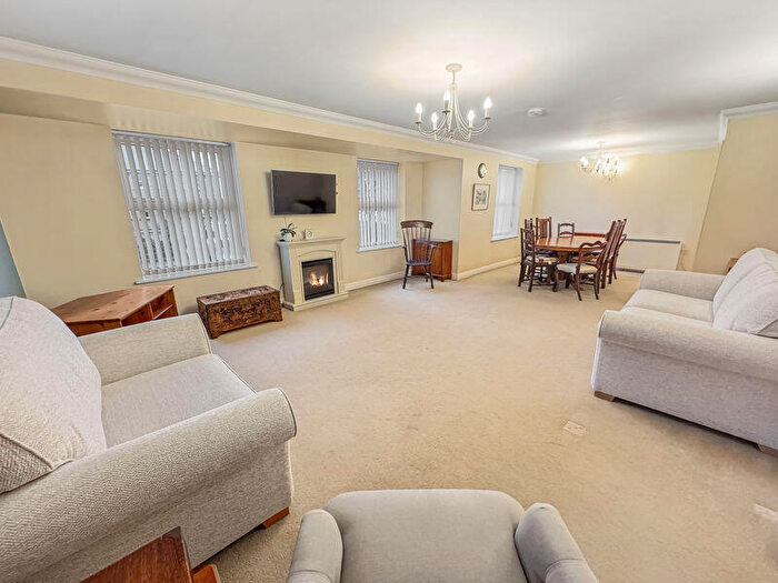 3 Bedroom Apartment For Sale In Medina Gardens, Cowes, PO31