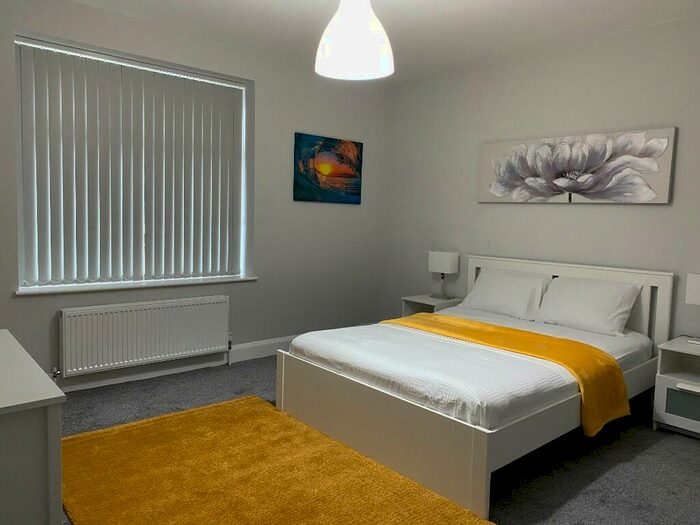 4 Bedroom End Of Terrace House To Rent In Raven Road, Sheffield, S7