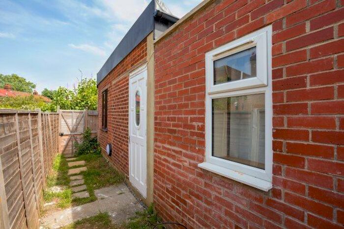 1 Bedroom Flat To Rent In Sheridan Road, Richmond, TW10