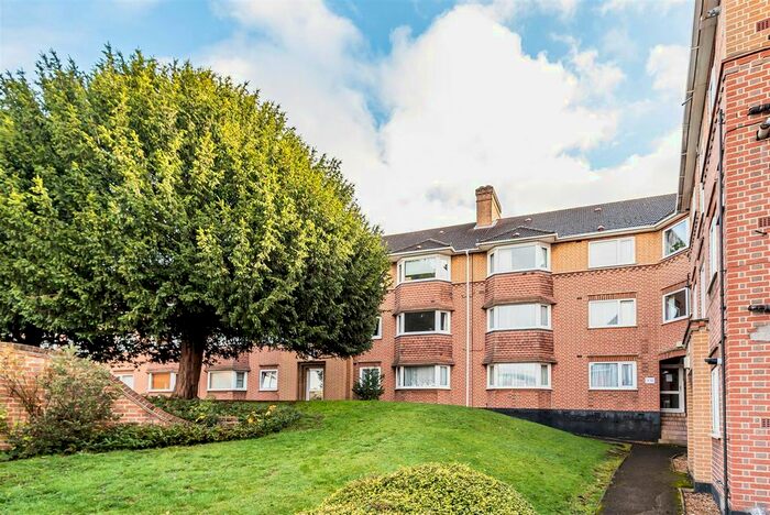 2 Bedroom Flat To Rent In South Bank, Surbiton, KT6