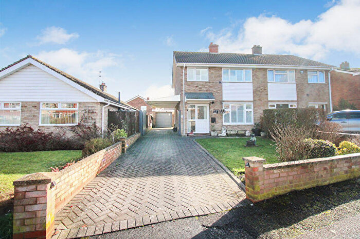 3 Bedroom Semi Detached House For Sale In Windrush Avenue, Bedford, MK41