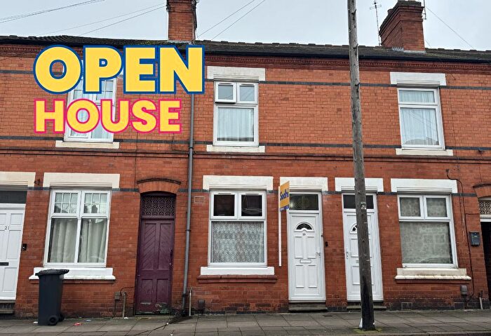 3 Bedroom Terraced House For Sale In Herschell Street, Leicester, LE2