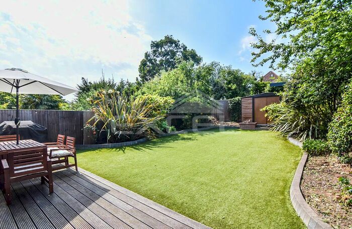 5 Bedroom Semi-Detached House To Rent In The Vale, Golders Green, London, NW11