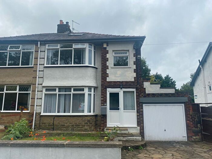 4 Bedroom Semi-Detached House To Rent In Glenview Drive, Shipley, West Yorkshire, BD18