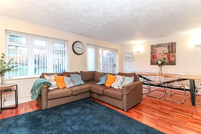 5 Bedroom Semi-Detached House To Rent In Wadham Road, Abbots Langley, WD5