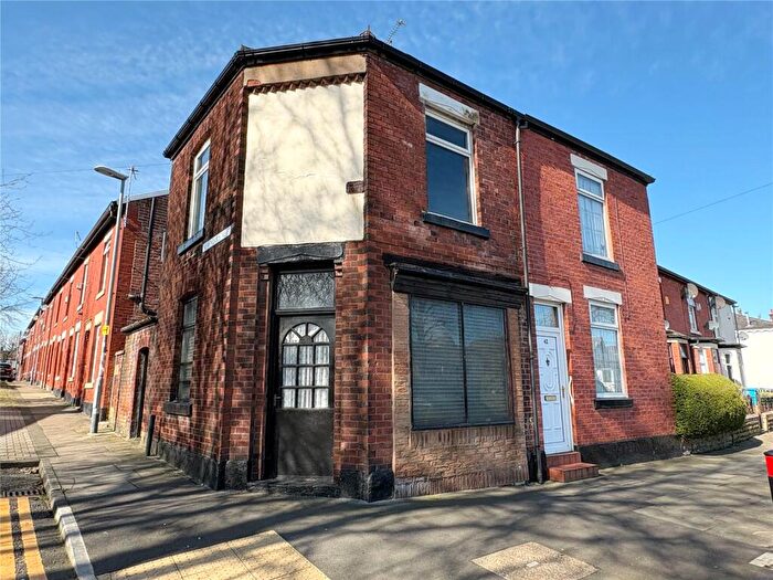 3 Bedroom End Of Terrace House For Sale In Pilsworth Road, Heywood, Greater Manchester, OL10