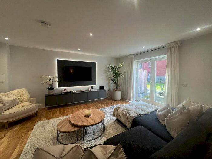 3 Bedroom Flat To Rent In Weston Gait, Edinburgh, EH11