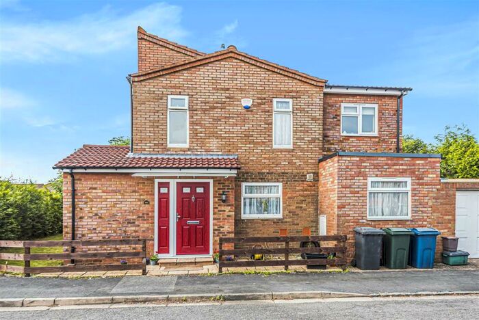 4 Bedroom House To Rent In Alford Road, High Wycombe, HP12