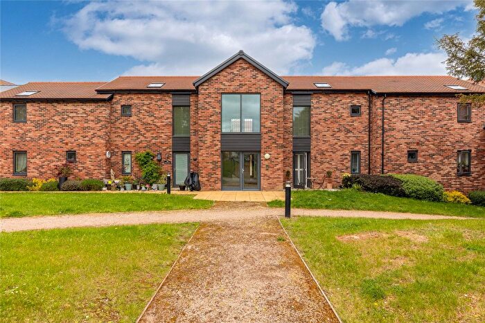 2 Bedroom Flat For Sale In Orchard Drive, Kempston, Bedford, Bedfordshire, MK42