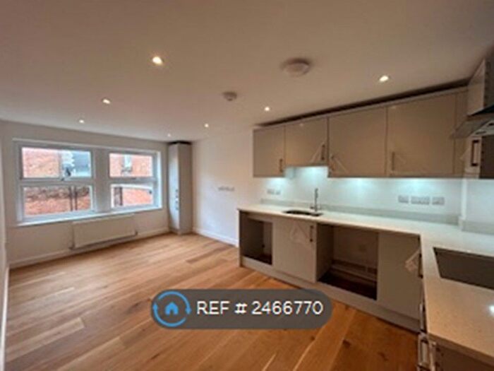 2 Bedroom Flat To Rent In John Street, Southampton, SO14