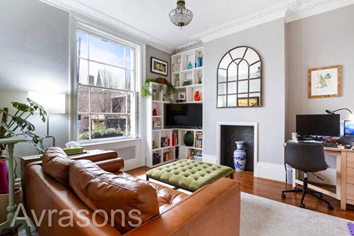 2 Bedroom Apartment To Rent In Lorrimore Square, Kennington, SE17