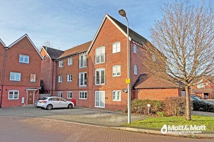2 Bedroom Flat For Sale In Outfield Crescent, Wokingham, Berkshire, RG40