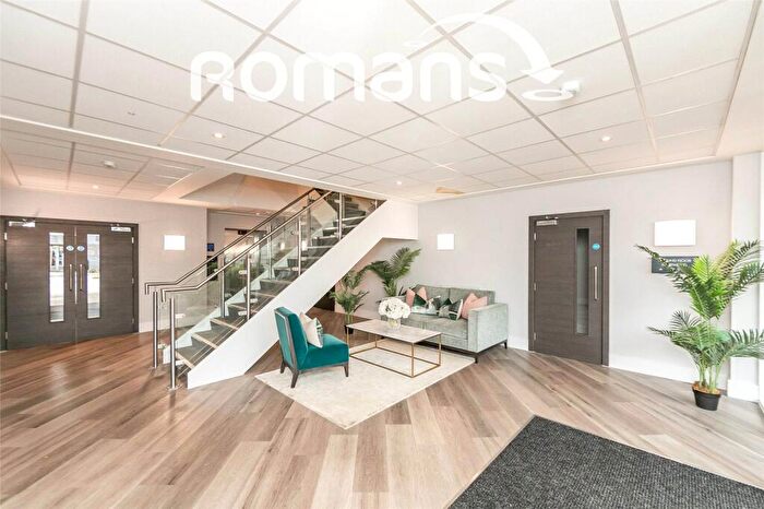 3 Bedroom Flat To Rent In Sunapee Road, Reading, Berkshire, RG2