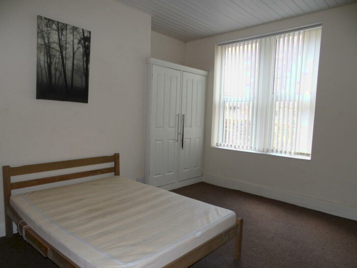 1 Bedroom Apartment To Rent In Sheil Road, Kensington, L7