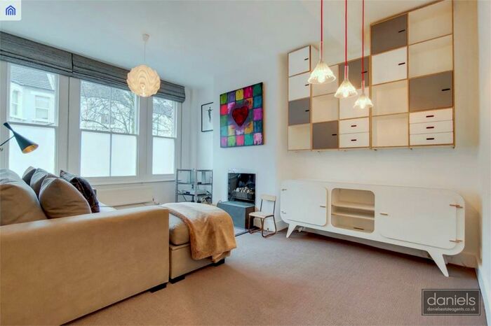 1 Bedroom Ground Flat To Rent In Greyhound Road, Kensal Rise, NW10