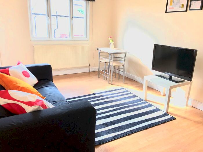 4 Bedroom End Of Terrace House To Rent In Horn Lane, Acton, W3