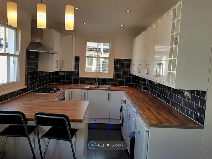 4 Bedroom Flat To Rent In Clapham North, London, SW4