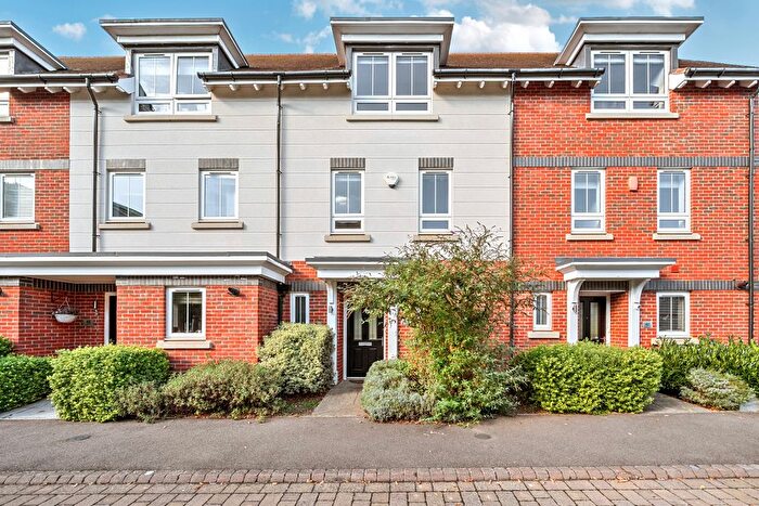 3 Bedroom Property To Rent In Kingfisher Drive, Maidenhead, SL6