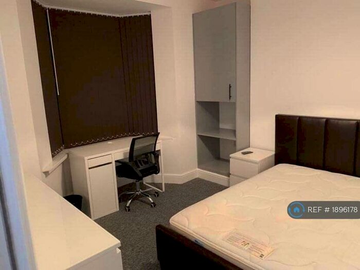 5 Bedroom Terraced House To Rent In Park Place, Brynmill, Swansea, SA2