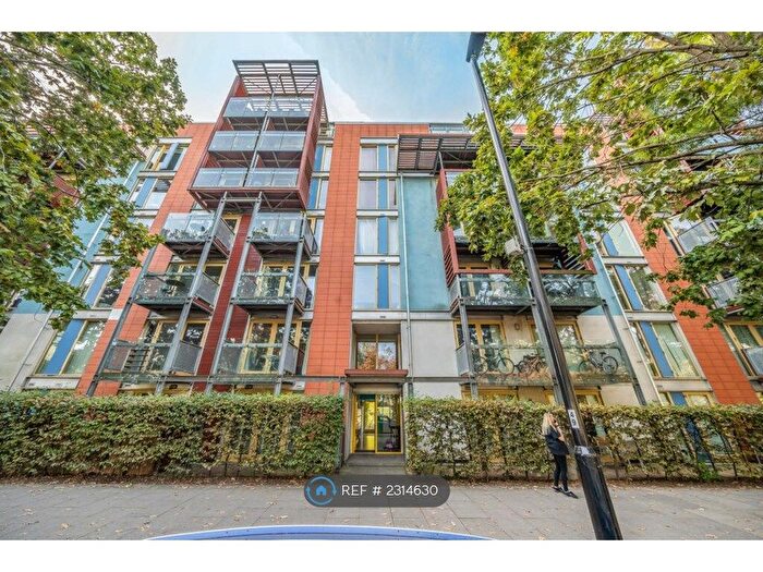 2 Bedroom Flat To Rent In West Parkside, London, SE10