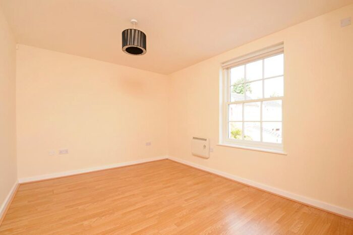 2 Bedroom Apartment To Rent In Fairford Leys, Aylesbury, HP19