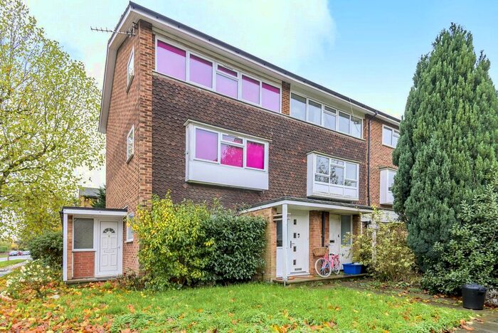 3 Bedroom Maisonette To Rent In Broughton Avenue, Richmond, TW10