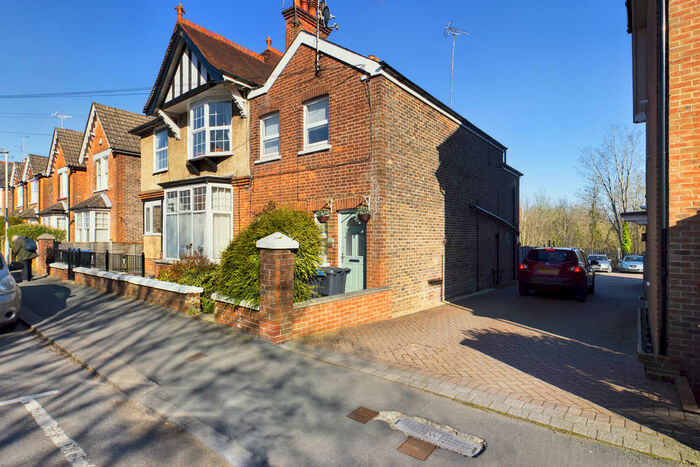 1 Bedroom Apartment To Rent In Grosvenor Road, East Grinstead, RH19