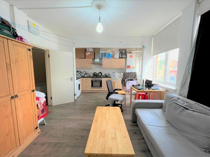 1 Bedroom Flat To Rent In High Road, Ilford, IG1