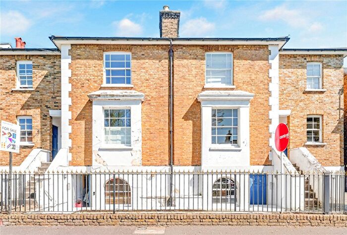 2 Bedroom Flat For Sale In Wingfield Road, Walthamstow, London, E17