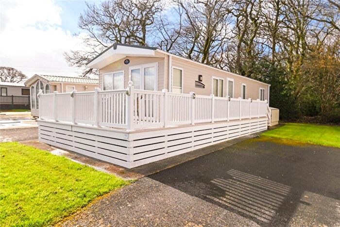 3 Bedroom Park Home For Sale In Chestnut, Hoburne Bashley Holiday Park, New Milton, BH25