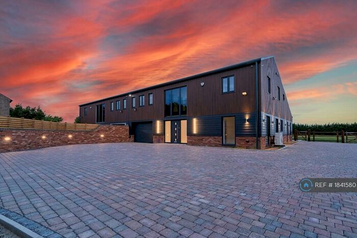 4 Bedroom Semi-Detached House To Rent In Gypsy Lane, St. Neots, PE19