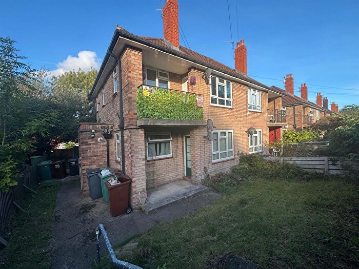 1 Bedroom Flat To Rent In Stonebridge Grove, Leeds, LS12