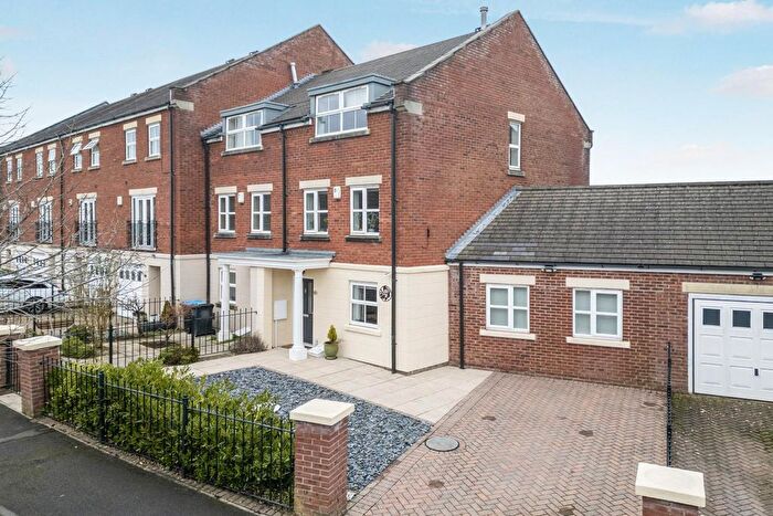 4 Bedroom End Terrace House For Sale In Hutton Gate, Harrogate, HG2