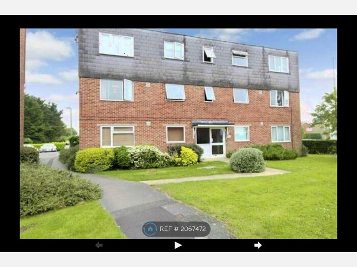 2 Bedroom Flat To Rent In Charminster Close, Swindon, SN3