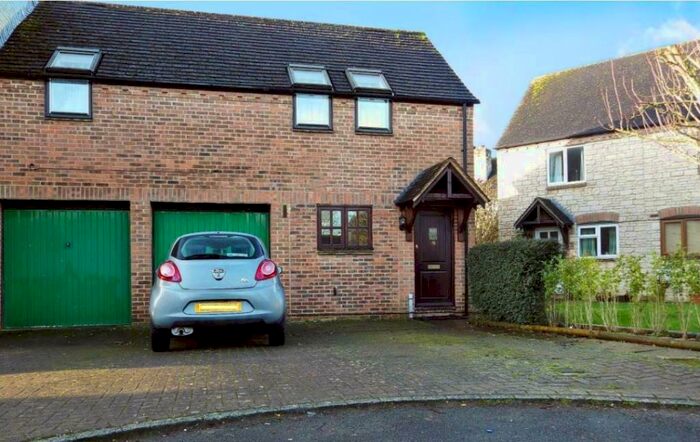 3 Bedroom Semi-Detached House To Rent In Painswick, Close, OX28